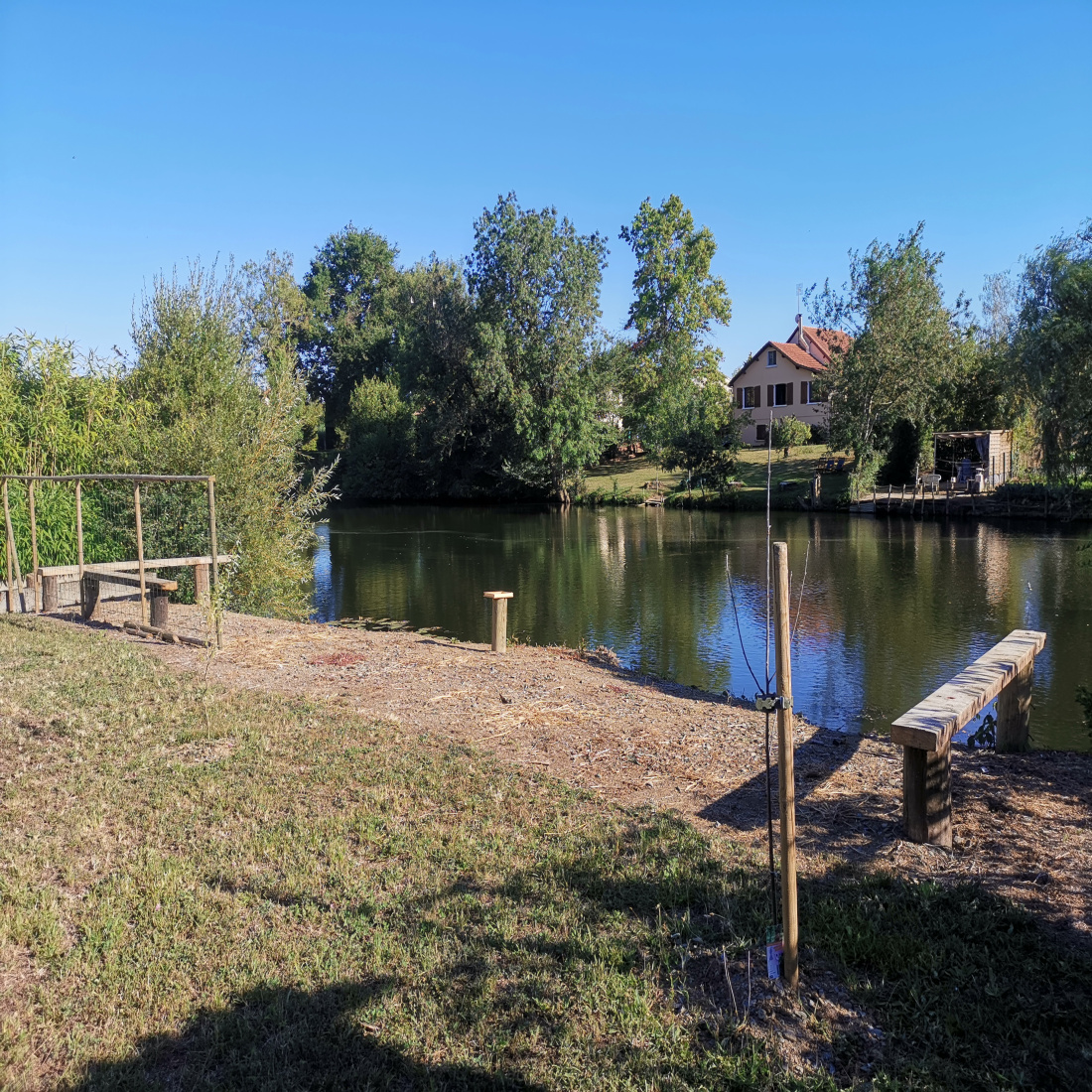 Terrain De Loisir à Vendre Bord De Rivière vente AU BORD DU LAY TERRAIN DE LOISIRS