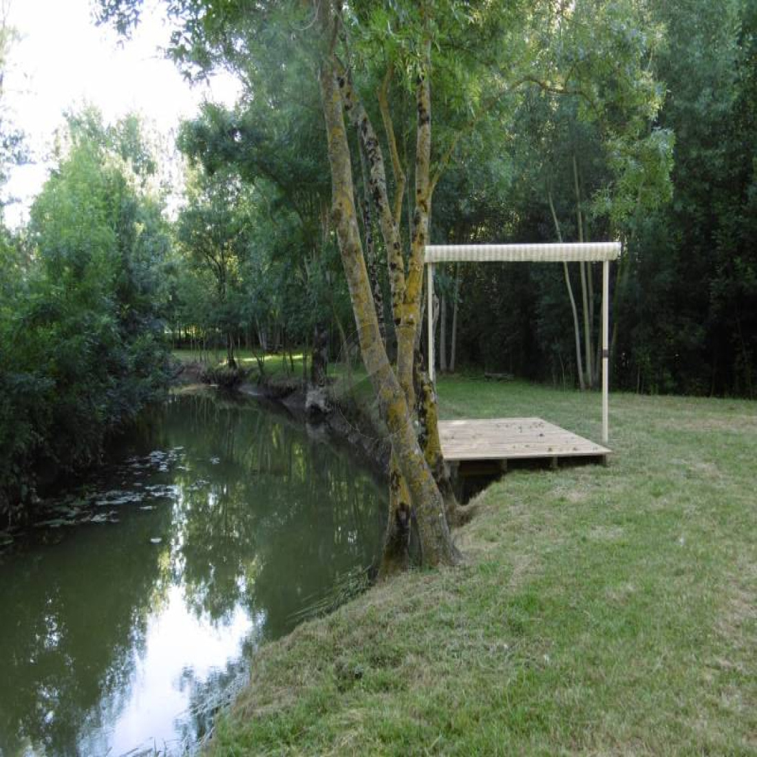 Terrain De Loisir à Vendre Bord De Rivière vente Un terrain de 2300 m2 au bord de l'eau