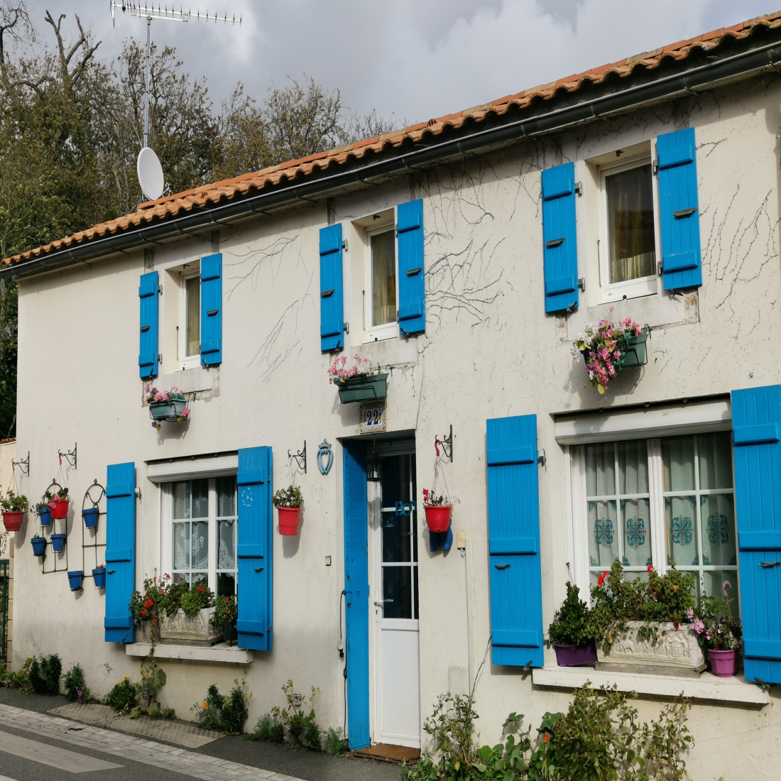 Garage tariant bessay 02 picture